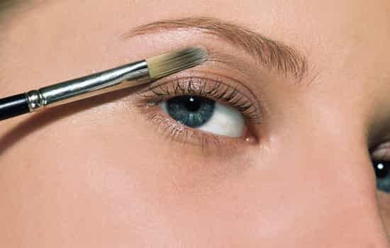 化淡妆时如何淡化眼袋，化妆帮你恢复有神大眼 彩妆 第5张